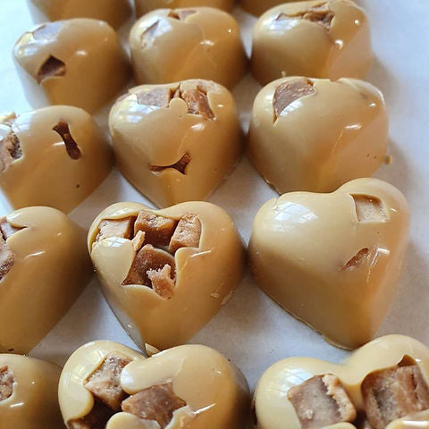 12 Caramel Fudge Chocolate Hearts